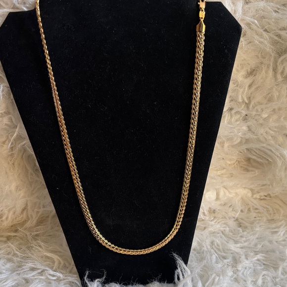Elegant Gold Chain Necklace